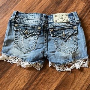 Miss Me Signature Shorts Size 27